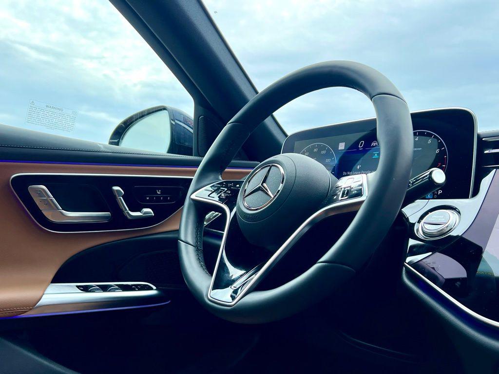 MERCEDES-BENZ E-CLASS - 8