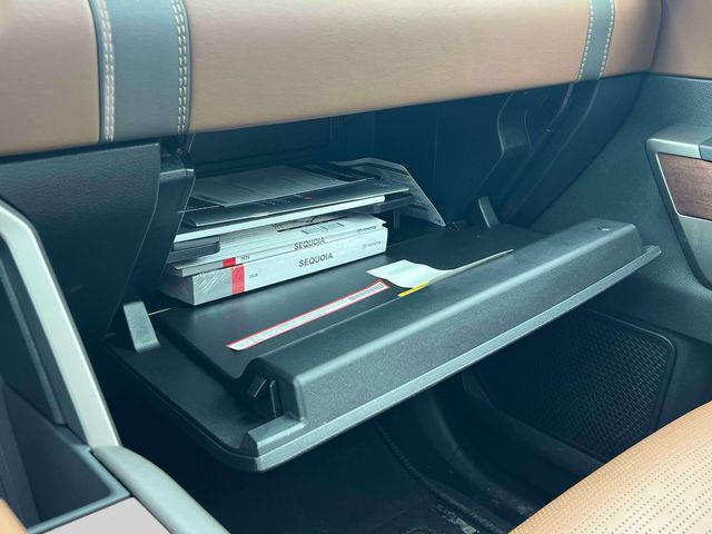 صورة مصغرة 30 لـ 2026 Toyota SEQUOIA 1794 EDITION