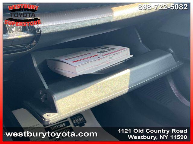 2024 Toyota PRIUS XLE thumbnail 29