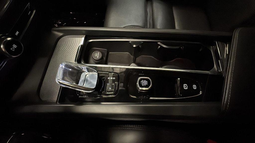 صورة مصغرة 25 لـ 2024 Volvo XC60 RECHARGE PLUG-IN HYBRID T8 ULTIMATE BLACK EDI