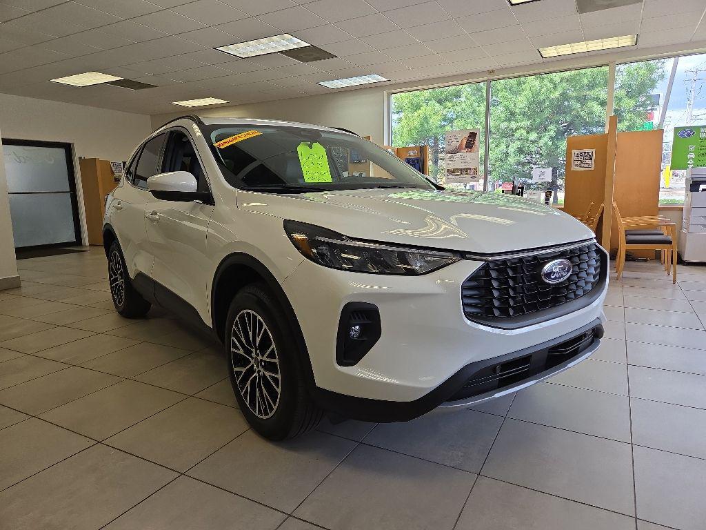 New 2025 Ford Escape PHEV SE