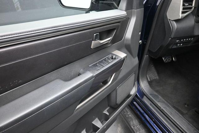 2025 Toyota SEQUOIA SR5 thumbnail 17