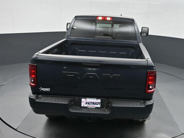 صورة مصغرة 32 لـ 2026 RAM 2500 BLACK EXPRESS CREW CAB 4X4 6'4' BOX