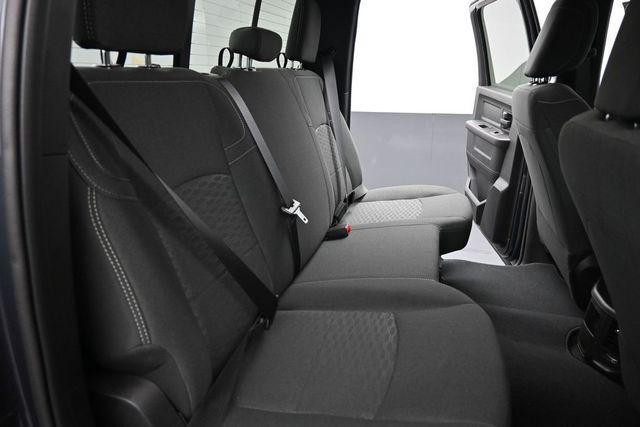 صورة مصغرة 15 لـ 2026 RAM 2500 BLACK EXPRESS CREW CAB 4X4 6'4' BOX
