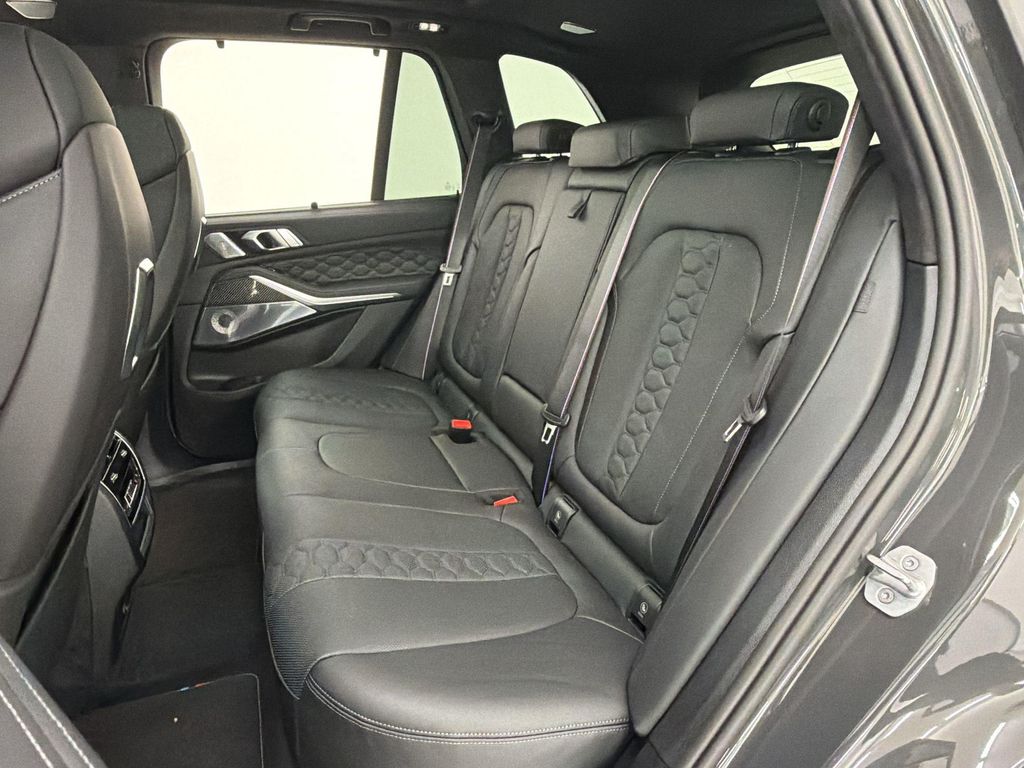 2026 BMW X5 M BASE 缩略图 23