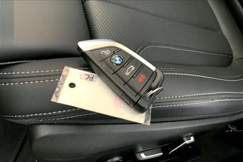 صورة مصغرة 19 لـ 2024 BMW 330 I XDRIVE