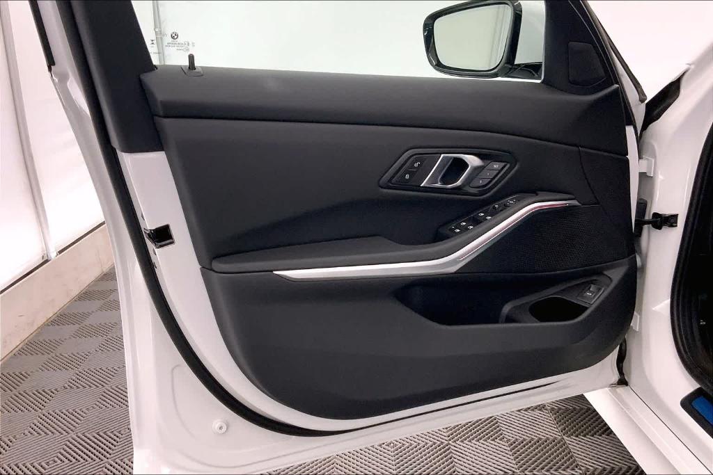 صورة مصغرة 27 لـ 2024 BMW 330 I XDRIVE
