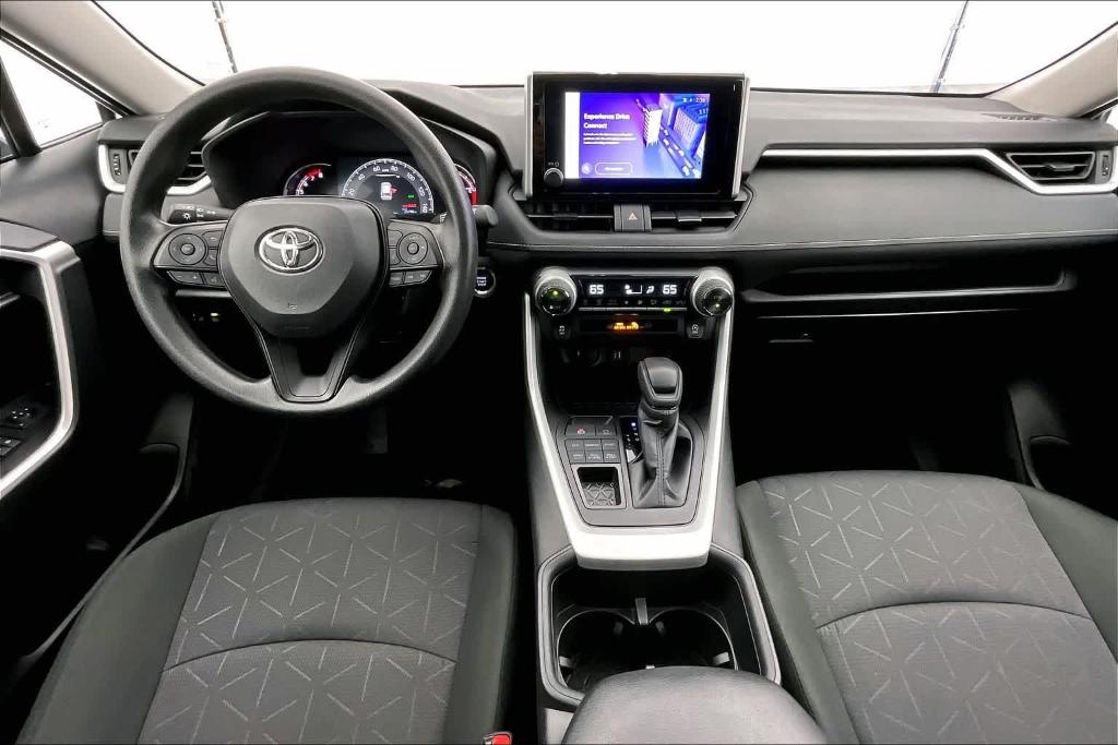 2025 Toyota RAV4 XLE — фото 10