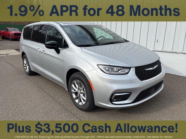 New 2026 Chrysler Pacifica Select