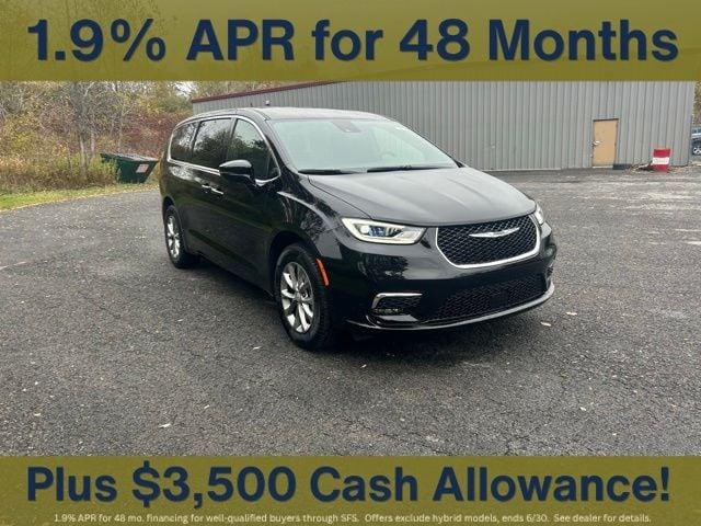 New 2026 Chrysler Pacifica Select