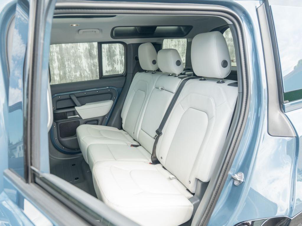 صورة مصغرة 30 لـ 2026 LAND Rover DEFENDER 110 X-DYNAMIC SE