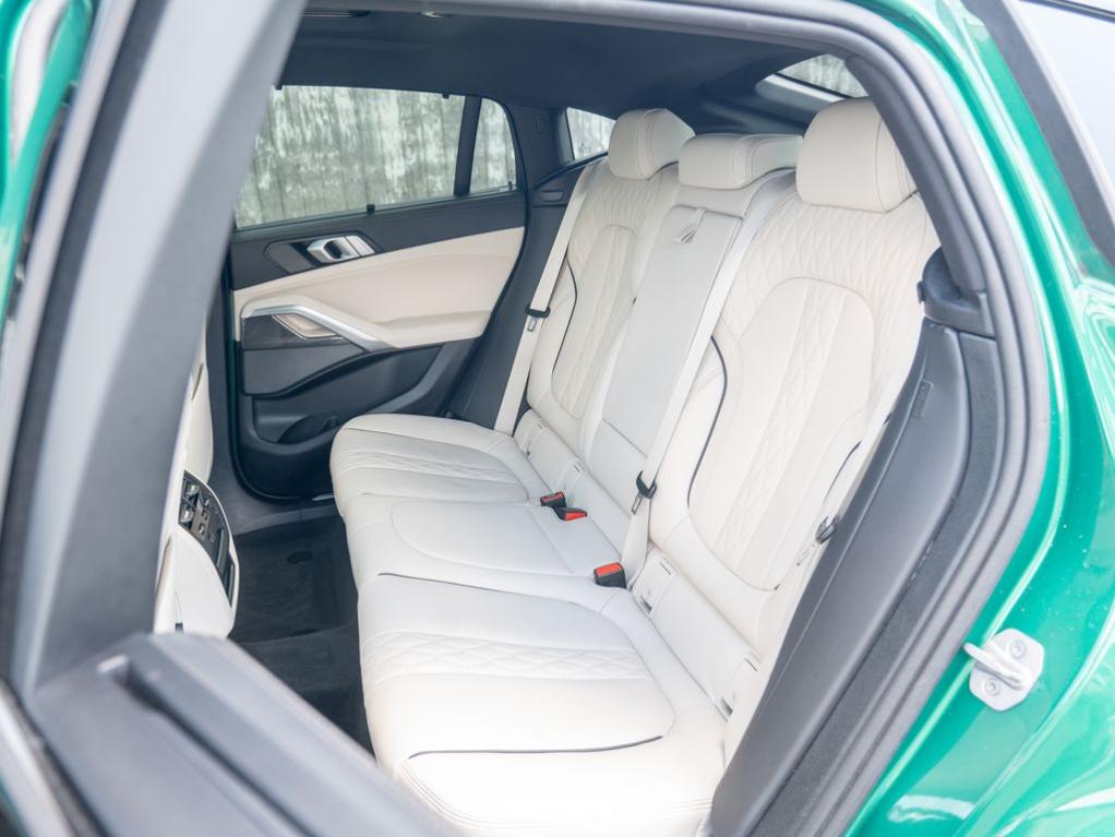 2025 BMW X6 M60I — миниатюра 36