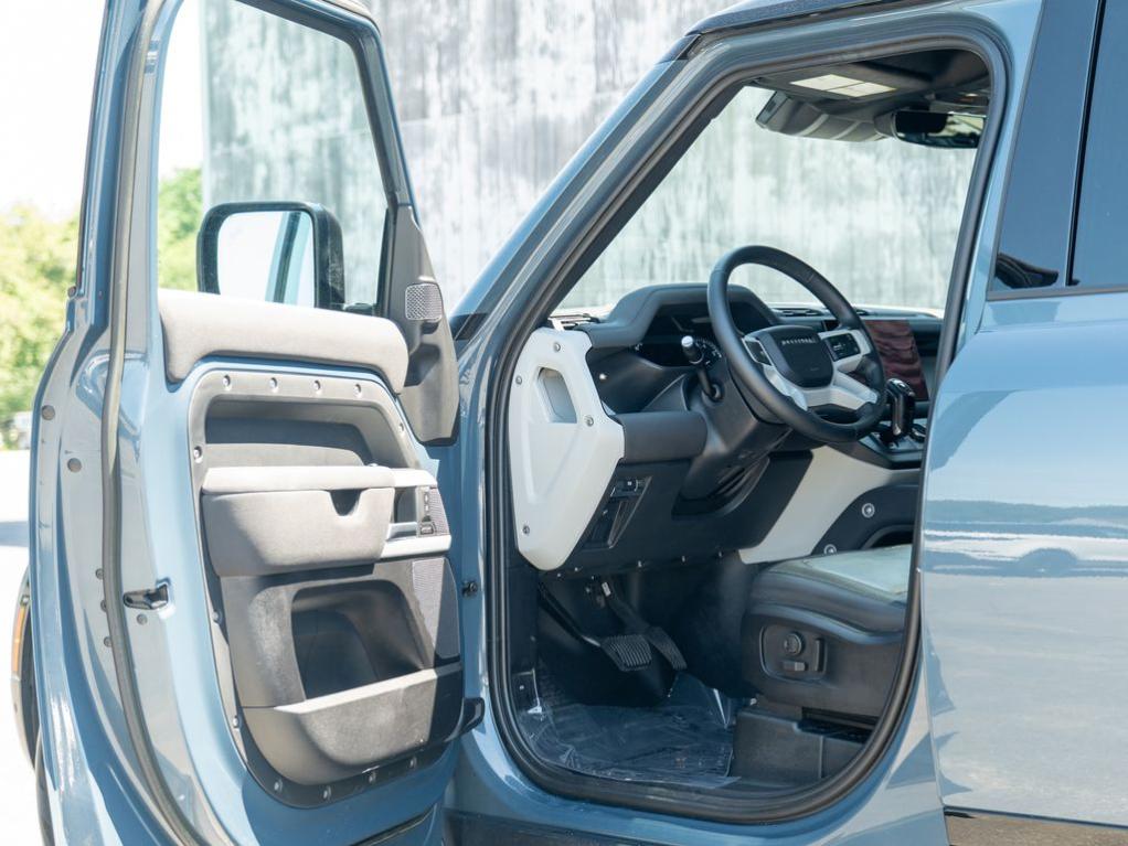صورة مصغرة 11 لـ 2023 LAND Rover DEFENDER 110 X-DYNAMIC SE