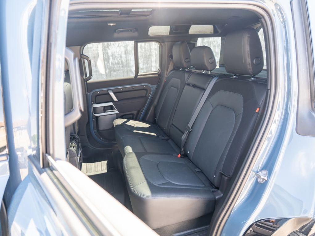 صورة مصغرة 36 لـ 2023 LAND Rover DEFENDER 110 X-DYNAMIC SE