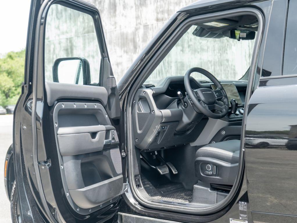 2026 LAND Rover DEFENDER P500 V8 — фото 10