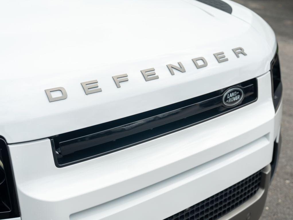 2026 LAND Rover DEFENDER P300 S — миниатюра 15