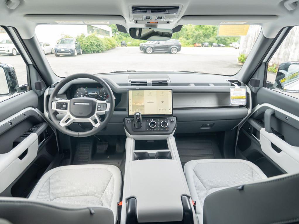 2026 LAND Rover DEFENDER P300 S — миниатюра 17