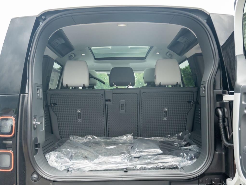 2026 LAND Rover DEFENDER P300 S — миниатюра 24