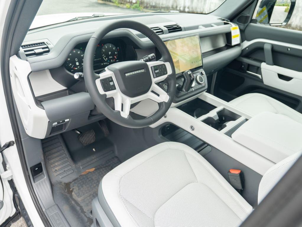 2026 LAND Rover DEFENDER P300 S — миниатюра 11