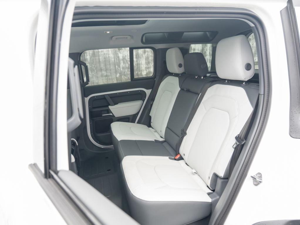 2026 LAND Rover DEFENDER P300 S — миниатюра 23