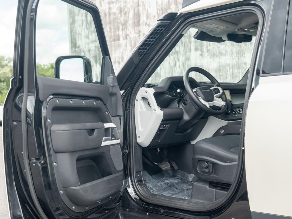 2024 LAND Rover DEFENDER P300 — фото 11