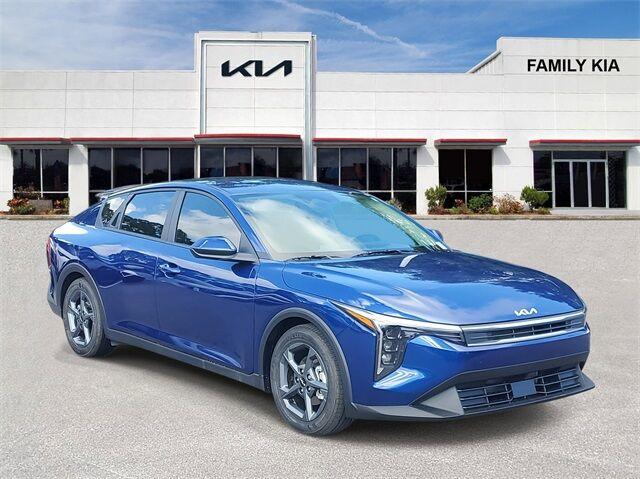 New 2025 Kia K4 LXS