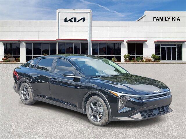 New 2025 Kia K4 LXS