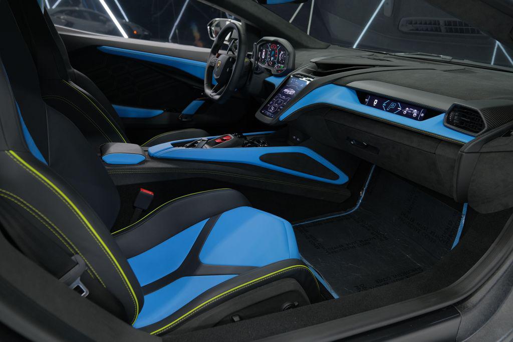 2025 Lamborghini REVUELTO COUPE 2D thumbnail 41