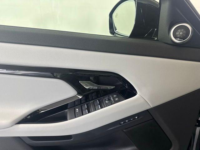 2026 LAND Rover RANGE ROVER EVOQUE CORE S — миниатюра 24