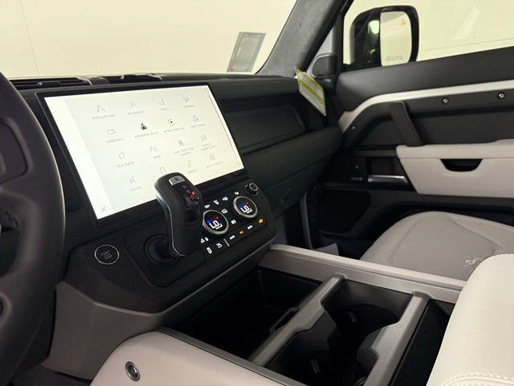 صورة مصغرة 25 لـ 2026 LAND Rover DEFENDER P525 V8