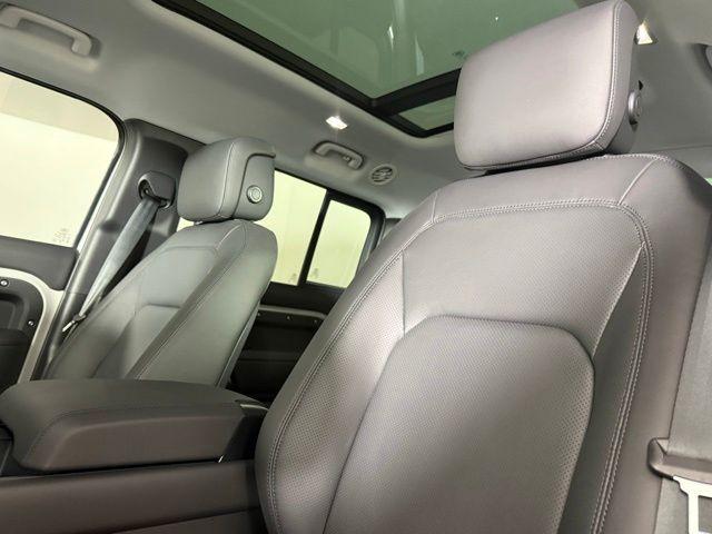 صورة 3 لـ 2026 LAND Rover DEFENDER P400 X-DYNAMIC SE