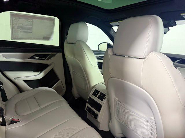 صورة مصغرة 30 لـ 2026 Jaguar F-PACE P250 R-DYNAMIC S