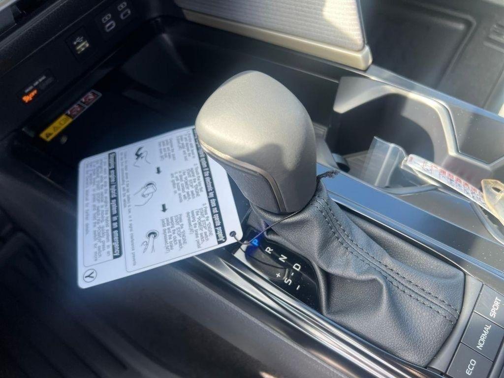 2026 Toyota CAMRY SE thumbnail 21