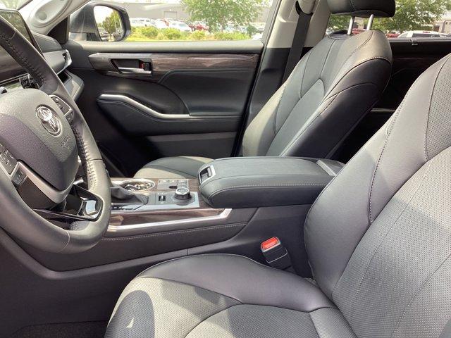 صورة مصغرة 12 لـ 2024 Toyota HIGHLANDER LIMITED