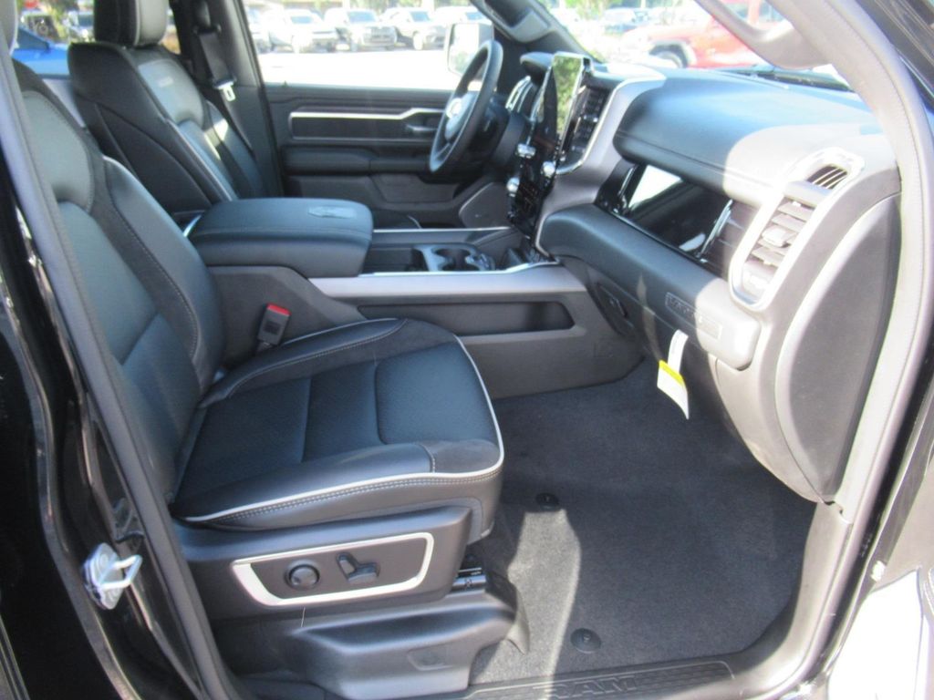 صورة 10 لـ 2026 RAM 1500 LARAMIE