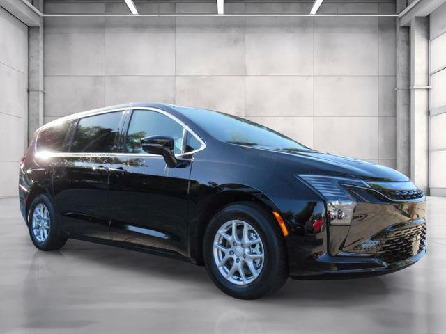 New 2027 Chrysler Pacifica Select FWD