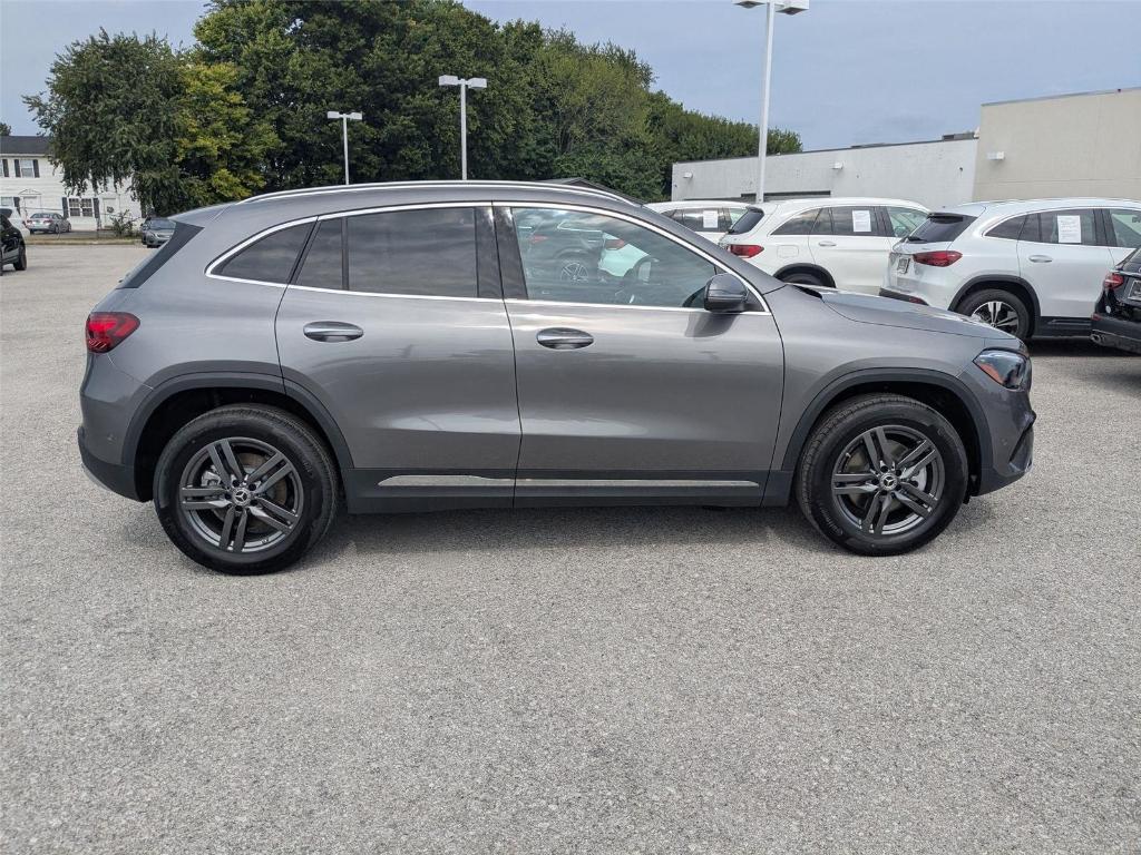 MERCEDES-BENZ GLA - 4