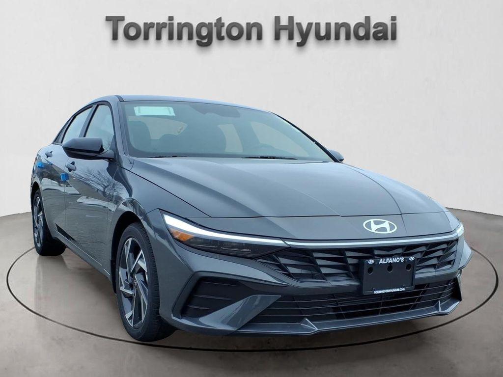 New 2025 Hyundai ELANTRA SEL Sport
