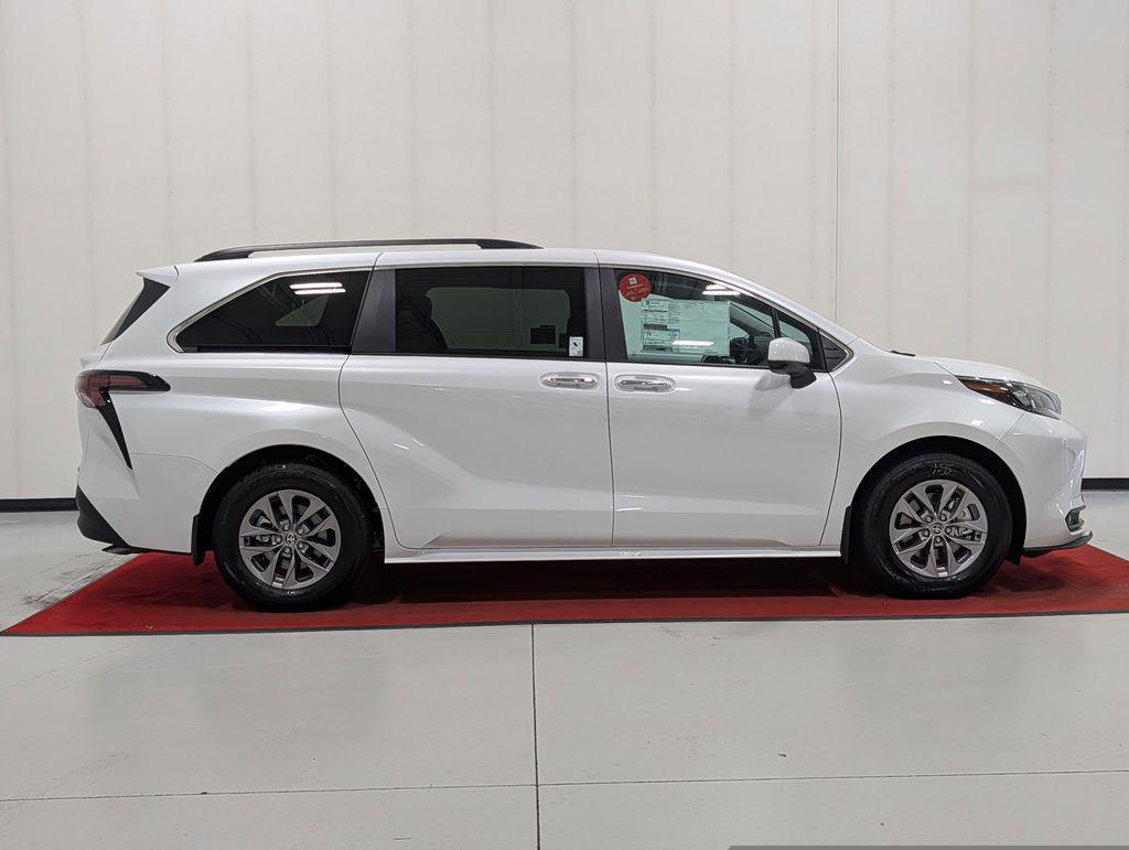 TOYOTA SIENNA - 4