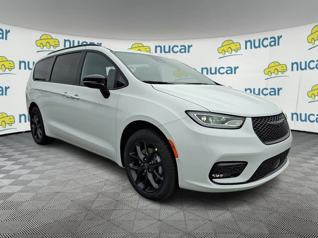 New 2026 Chrysler Pacifica Select