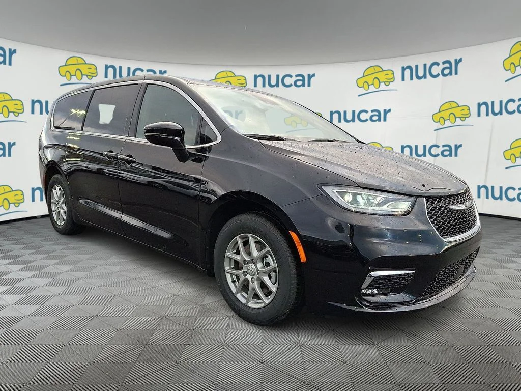 New 2026 Chrysler Pacifica Select