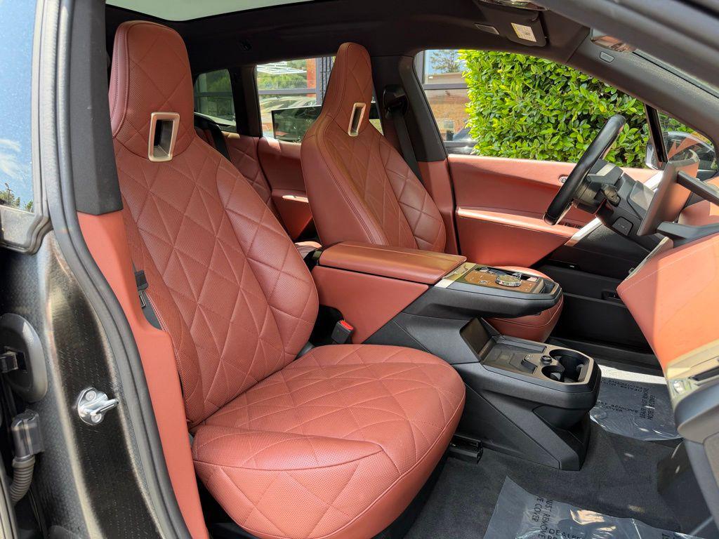 2023 BMW IX M60 — миниатюра 33
