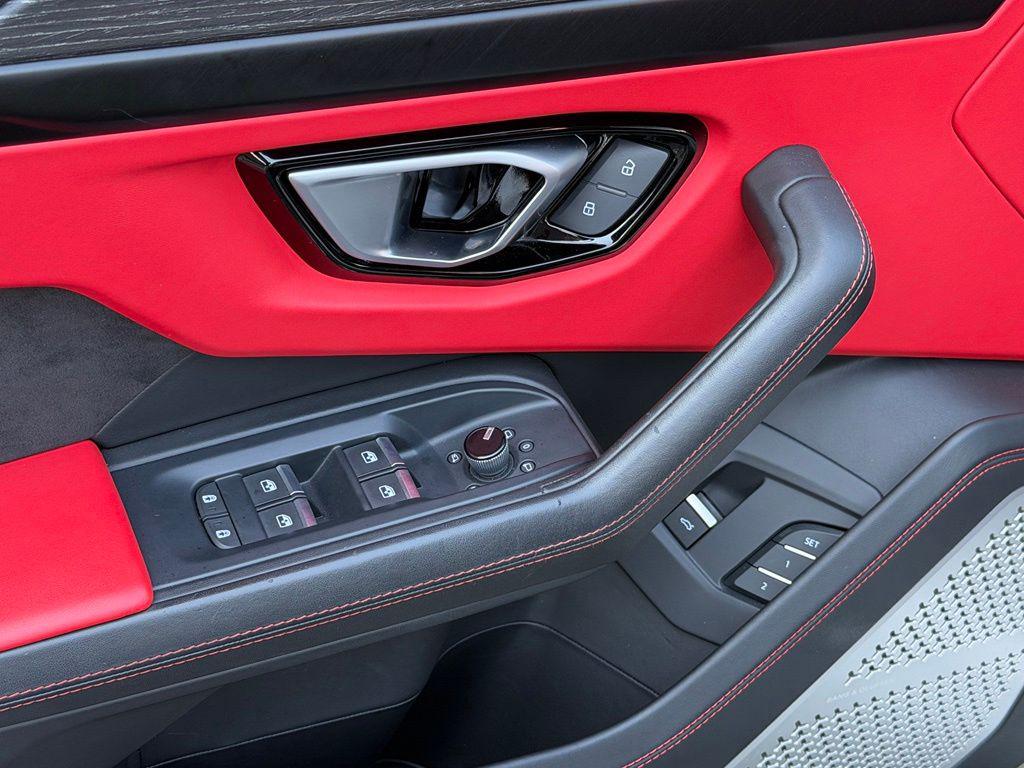 2021 Lamborghini URUS thumbnail 30