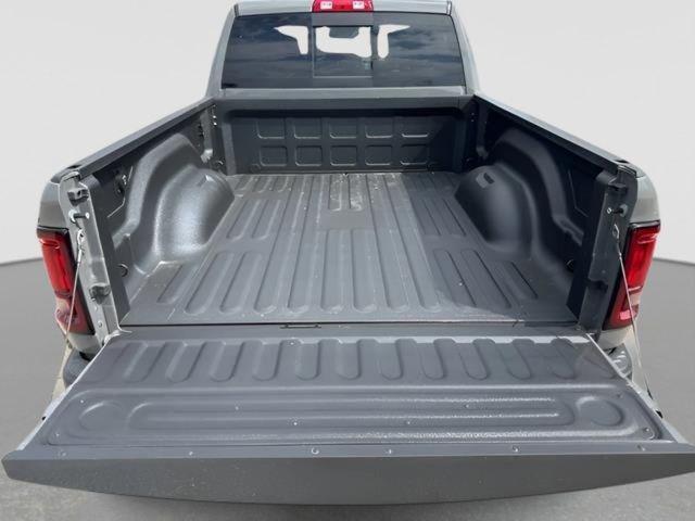 صورة 8 لـ 2026 RAM 2500 TRADESMAN CREW CAB 4X4 6'4' BOX