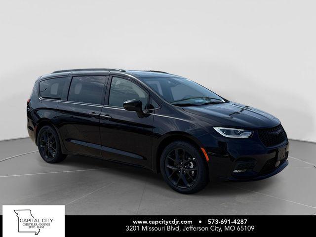 New 2026 Chrysler Pacifica L