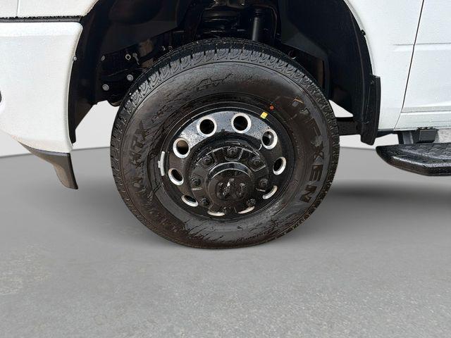 2026 RAM 3500 LARAMIE CREW CAB 4X4 8' BOX — миниатюра 11