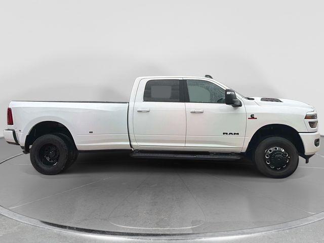 صورة 2 لـ 2026 RAM 3500 LARAMIE CREW CAB 4X4 8' BOX