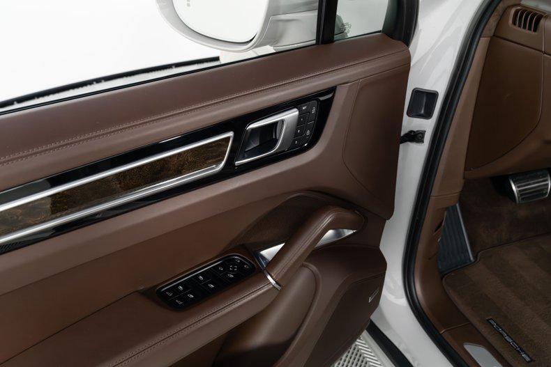 PORSCHE CAYENNE - 10