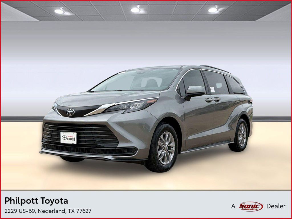 New 2026 Toyota Sienna LE