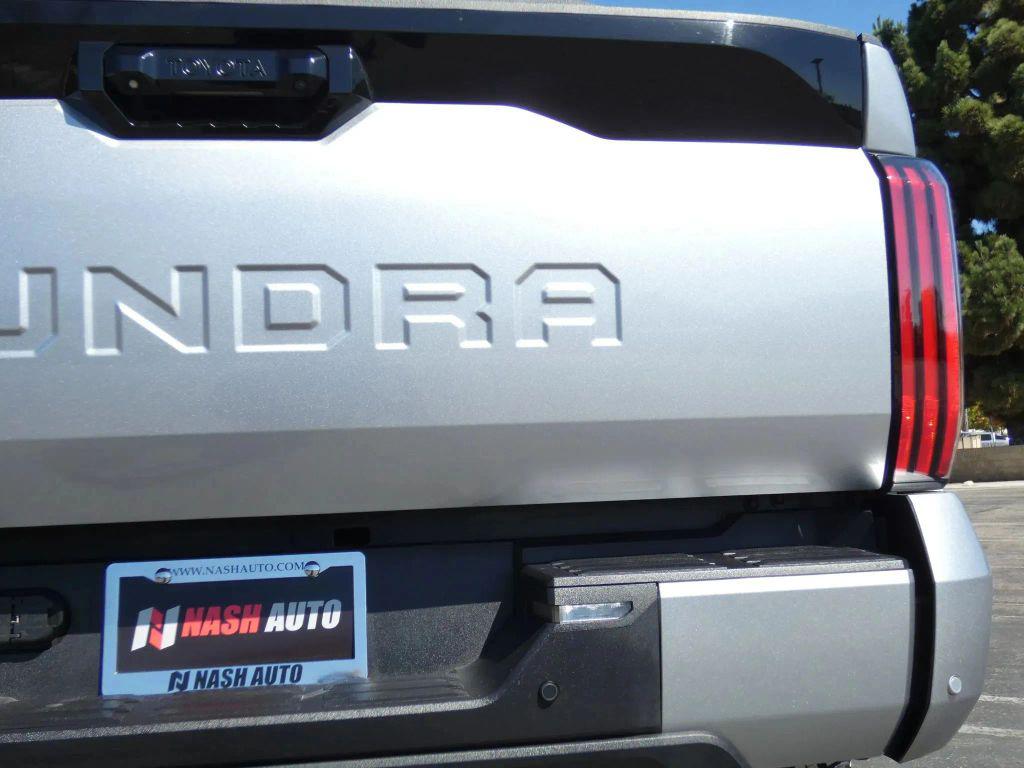 TOYOTA TUNDRA - 8
